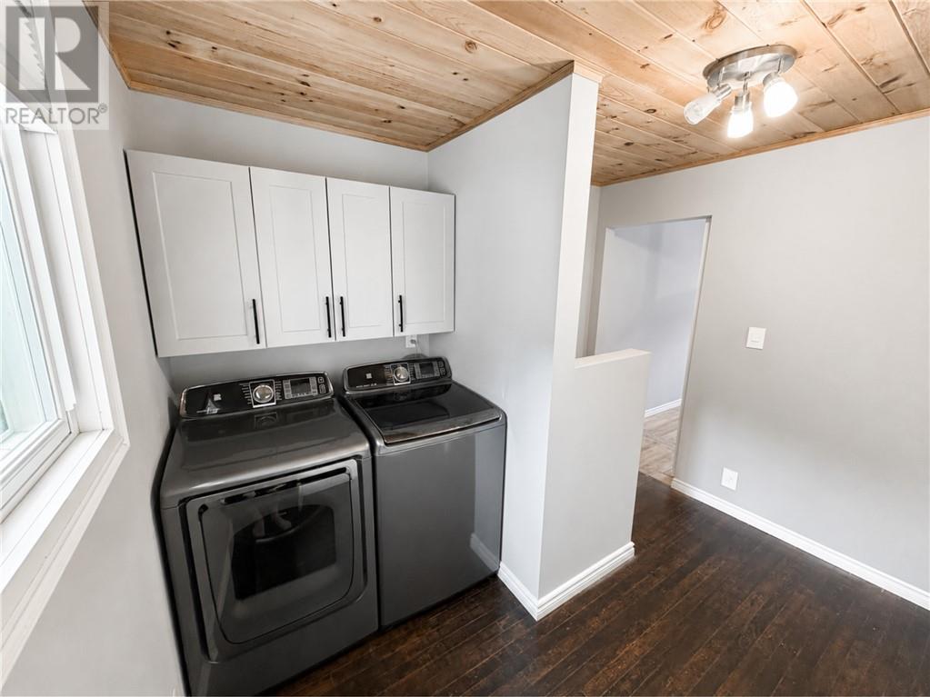 861 Lonsdale Avenue - Image 18