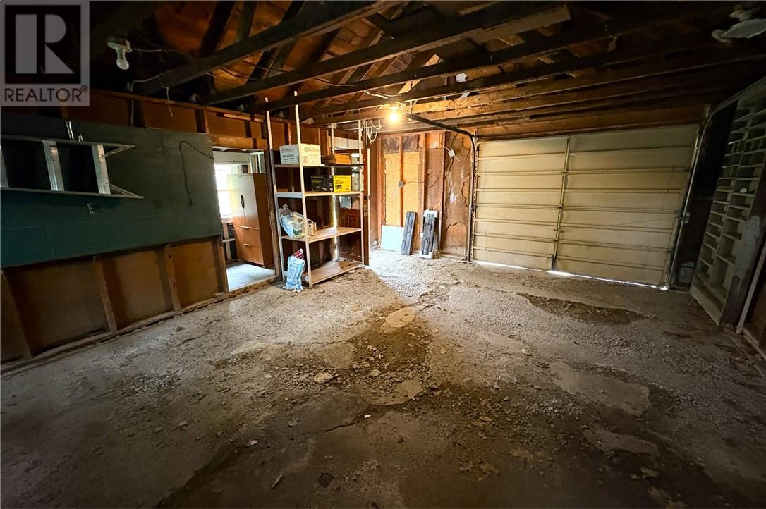 861 Lonsdale Avenue - Image 21