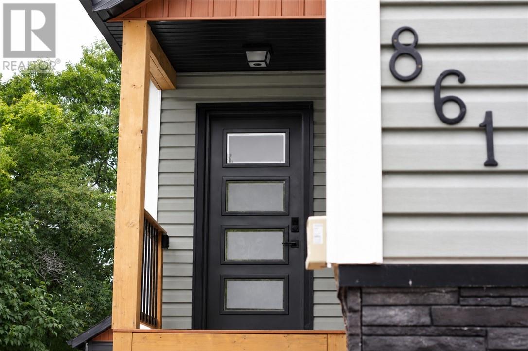 861 Lonsdale Avenue - Image 3