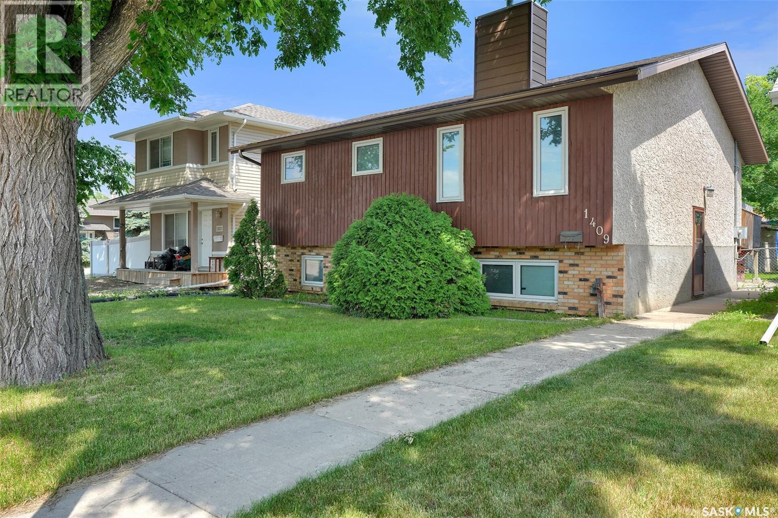 1409 Rothwell STREET - 1