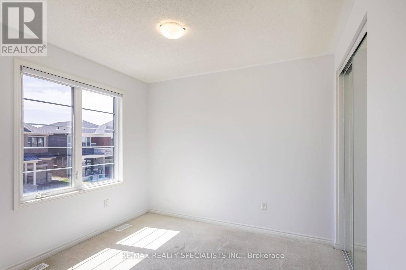 1183 STACEY CRESCENT - 35