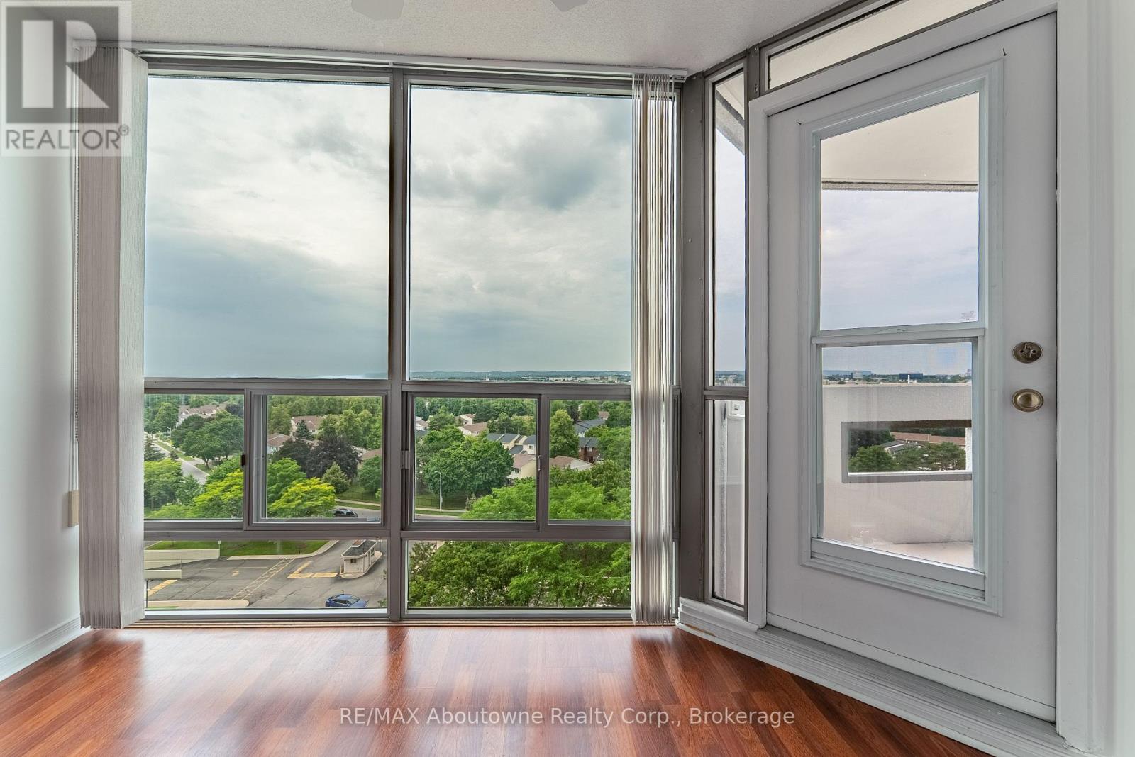 #1006 5080 PINEDALE AVENUE - 32