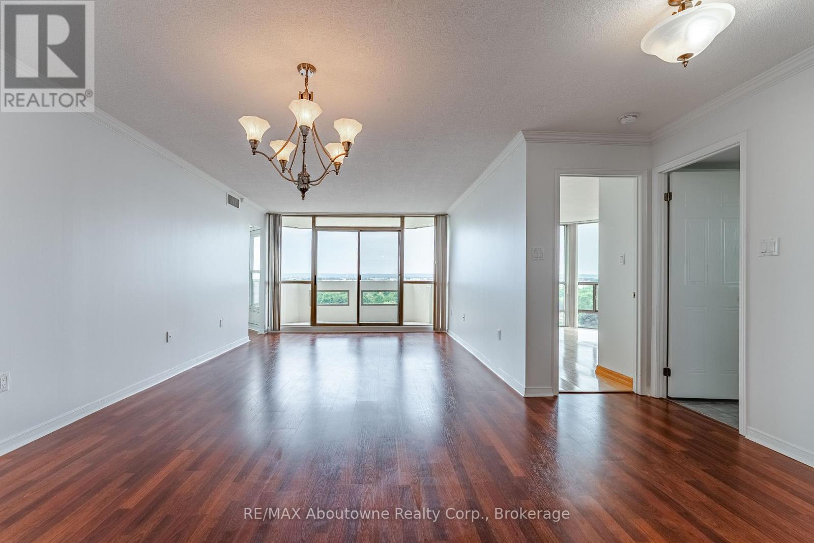 #1006 5080 PINEDALE AVENUE - 7