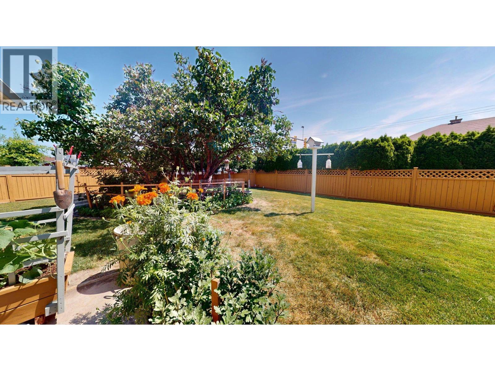 527 Ballou Place, Kelowna