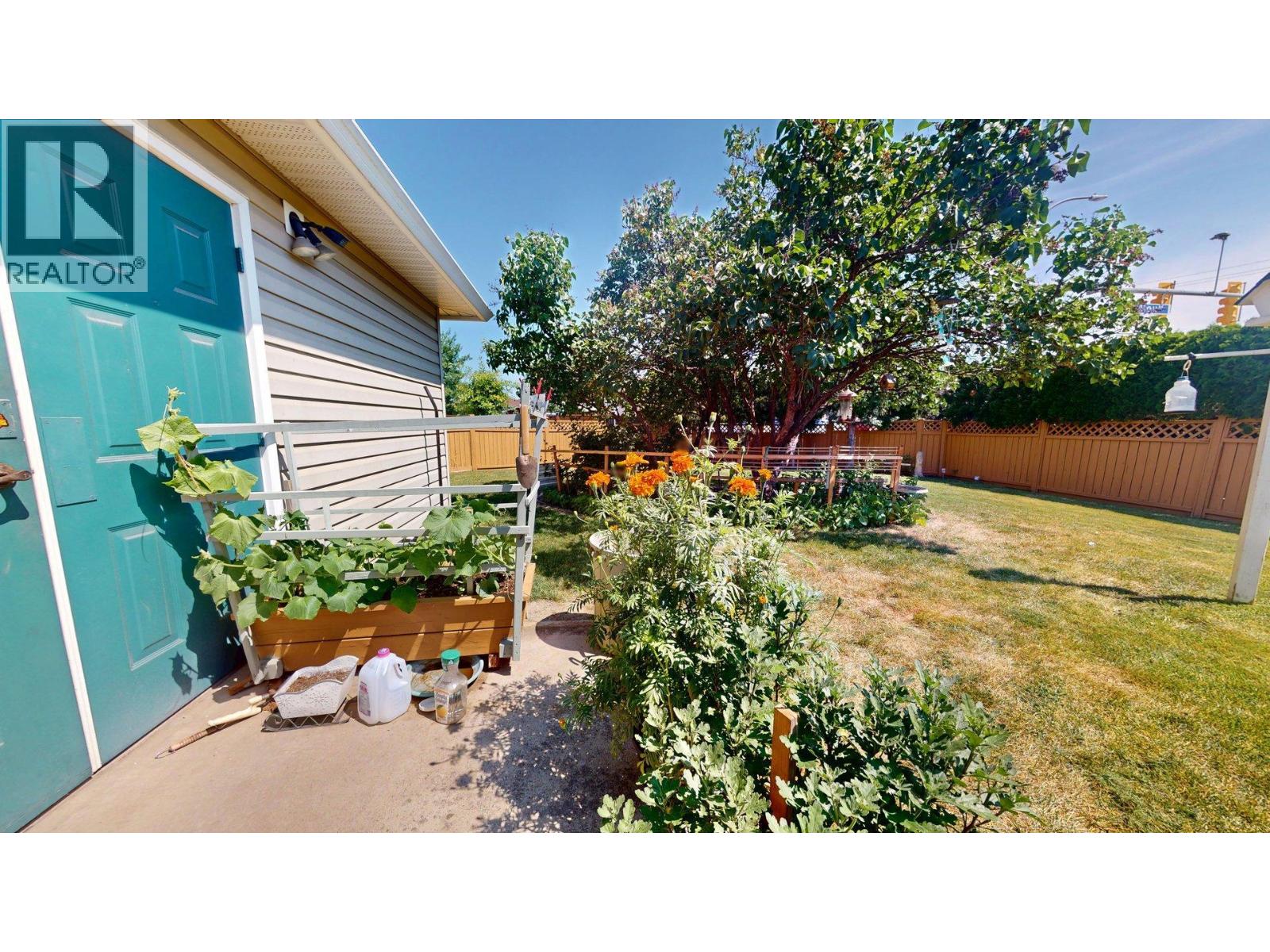 527 Ballou Place, Kelowna