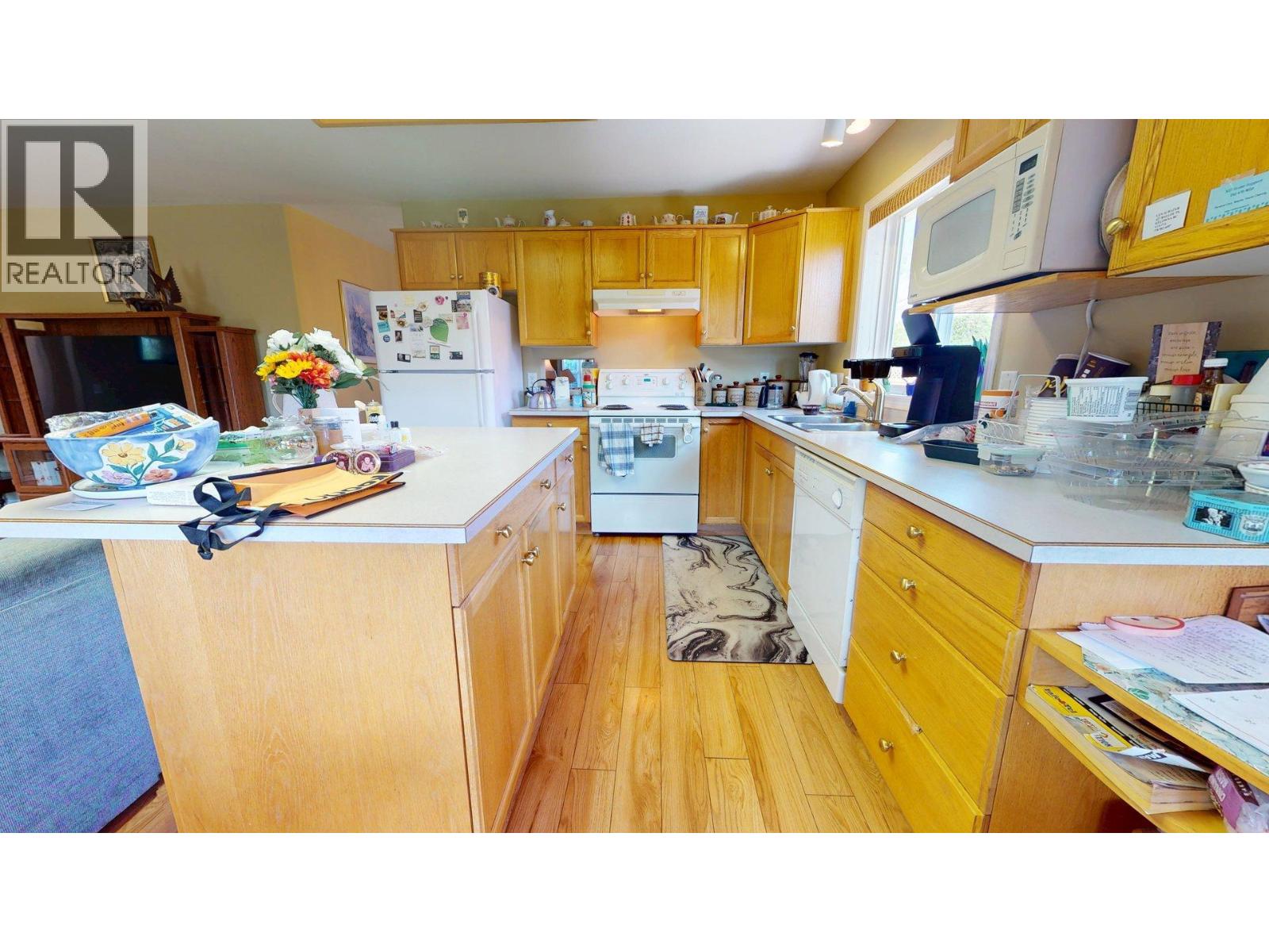 527 Ballou Place, Kelowna