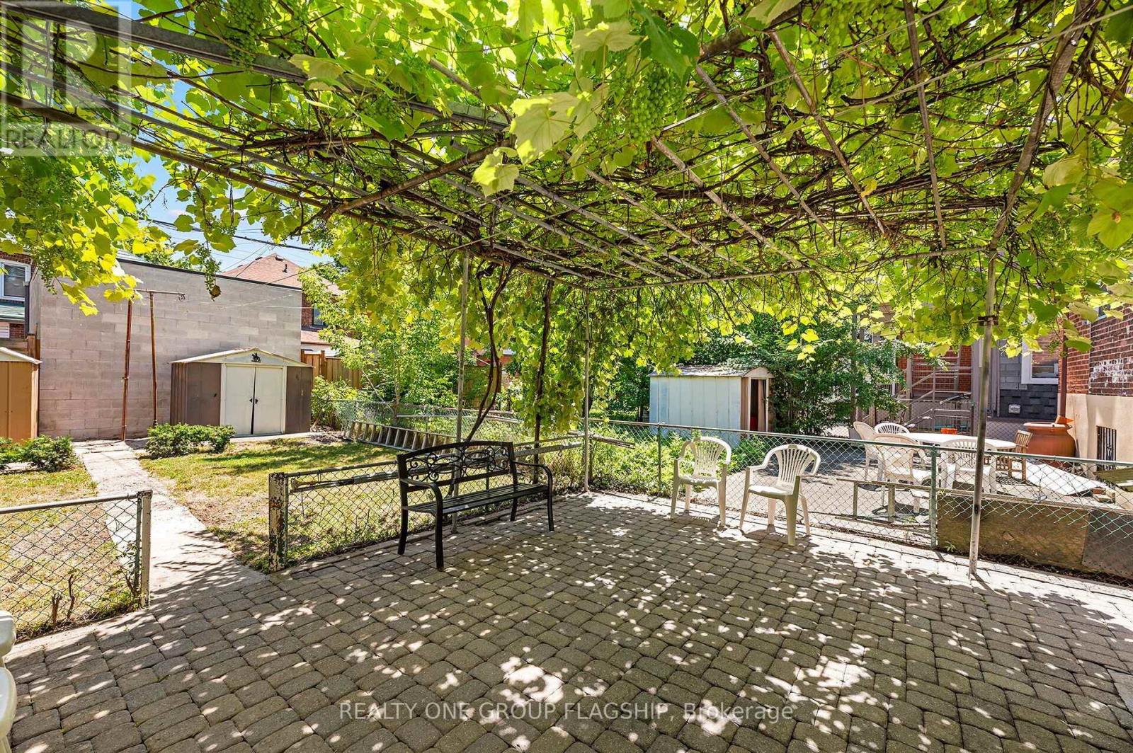 475 SHAW STREET - 38