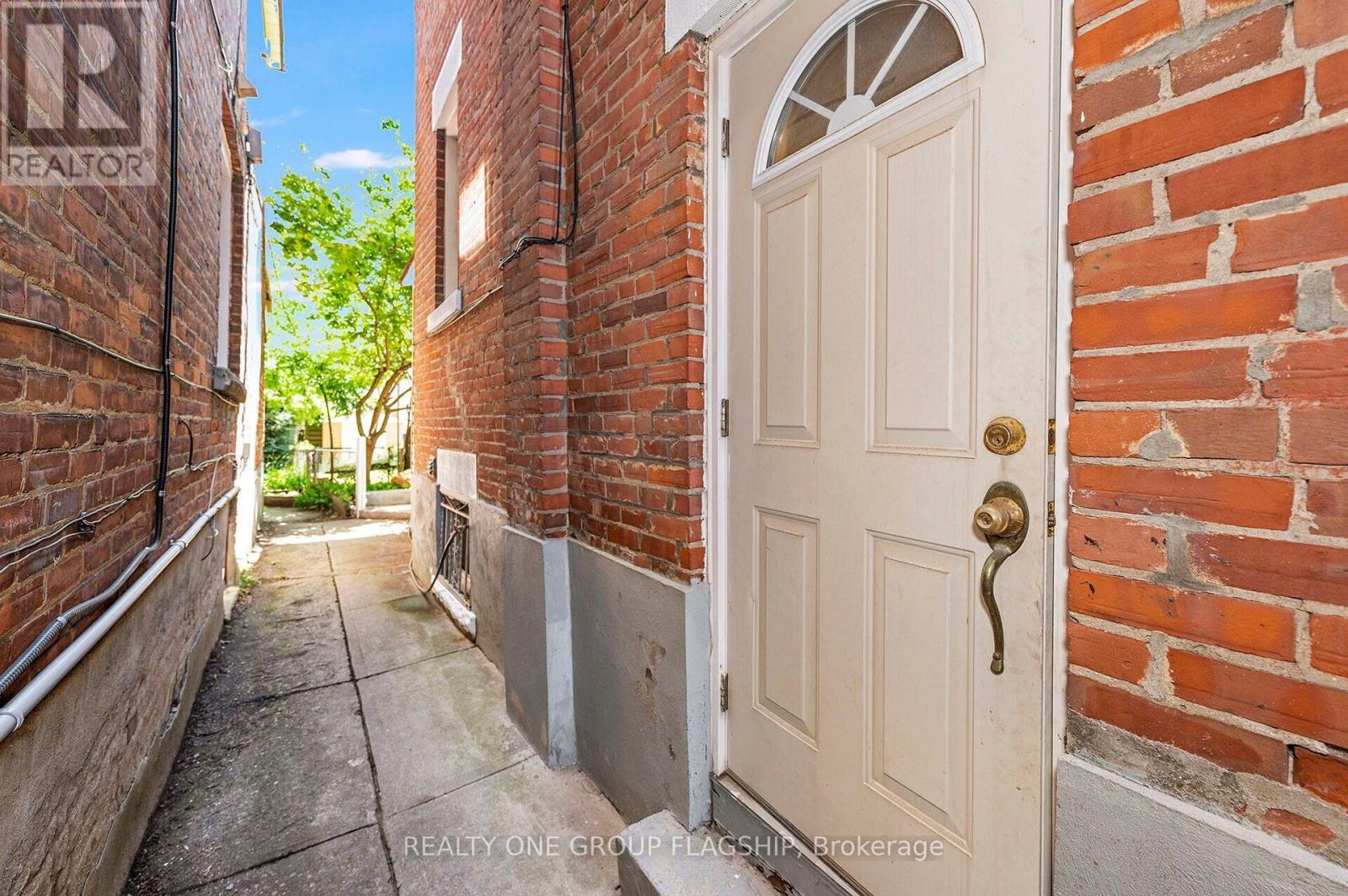 475 SHAW STREET - 42