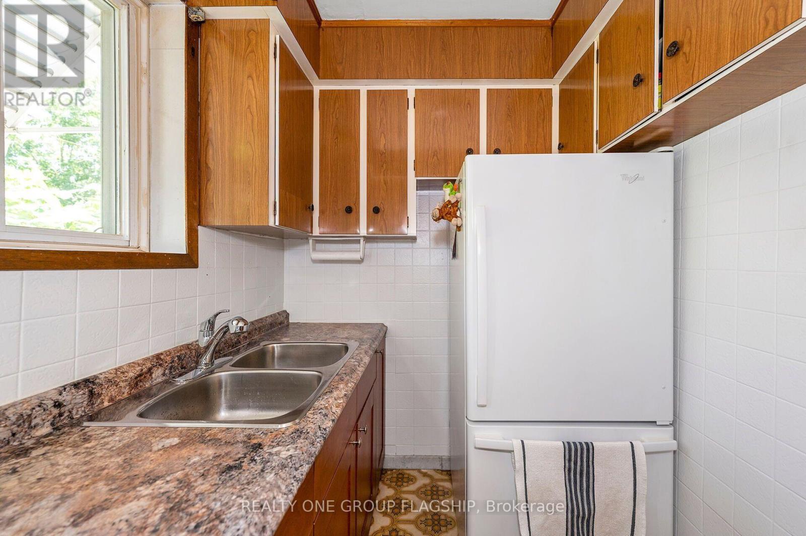 475 SHAW STREET - 7