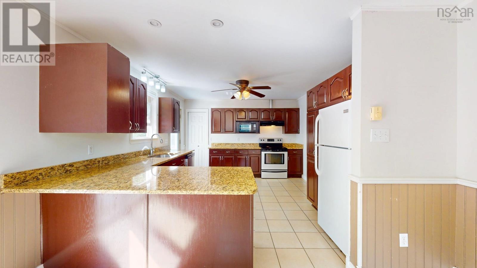 1045 Club Crescent - 13