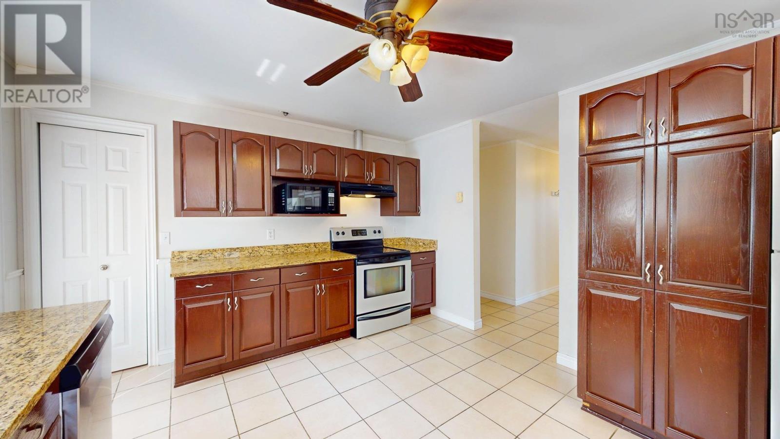 1045 Club Crescent - 15