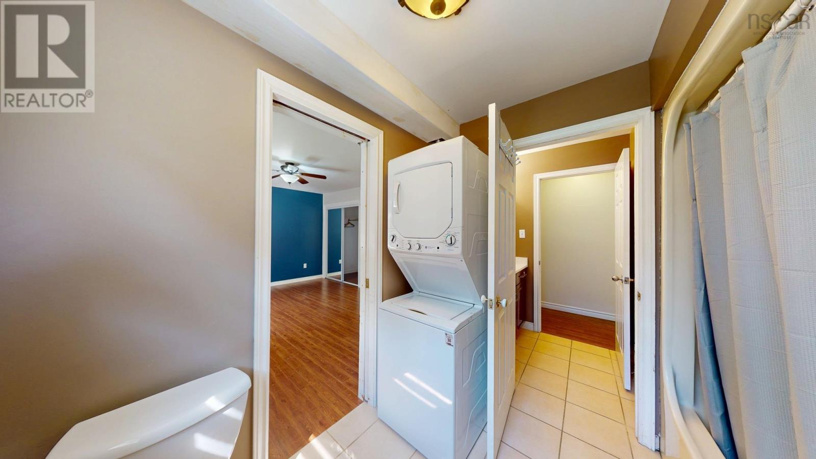 1045 Club Crescent - 30