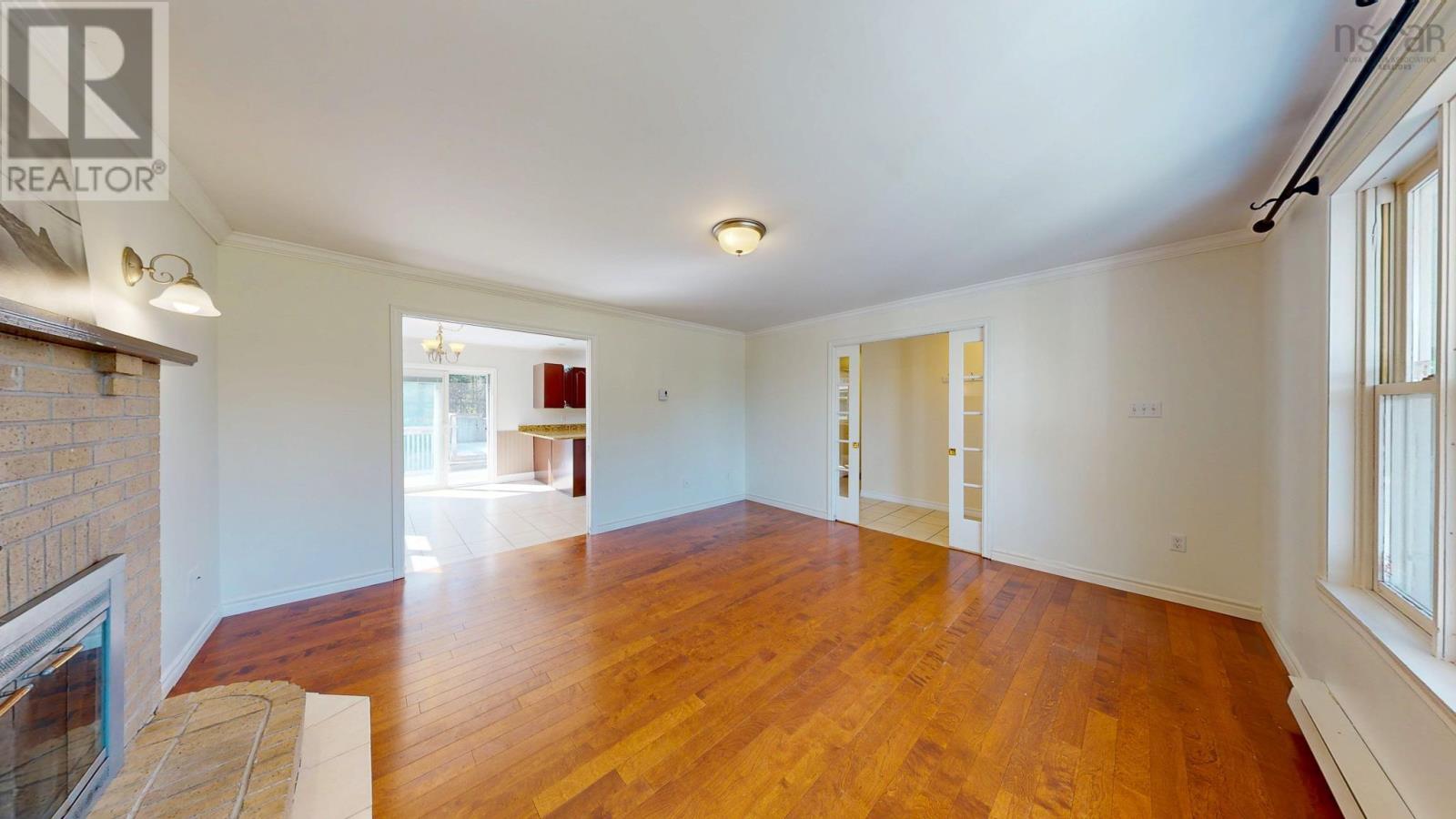 1045 Club Crescent - 21