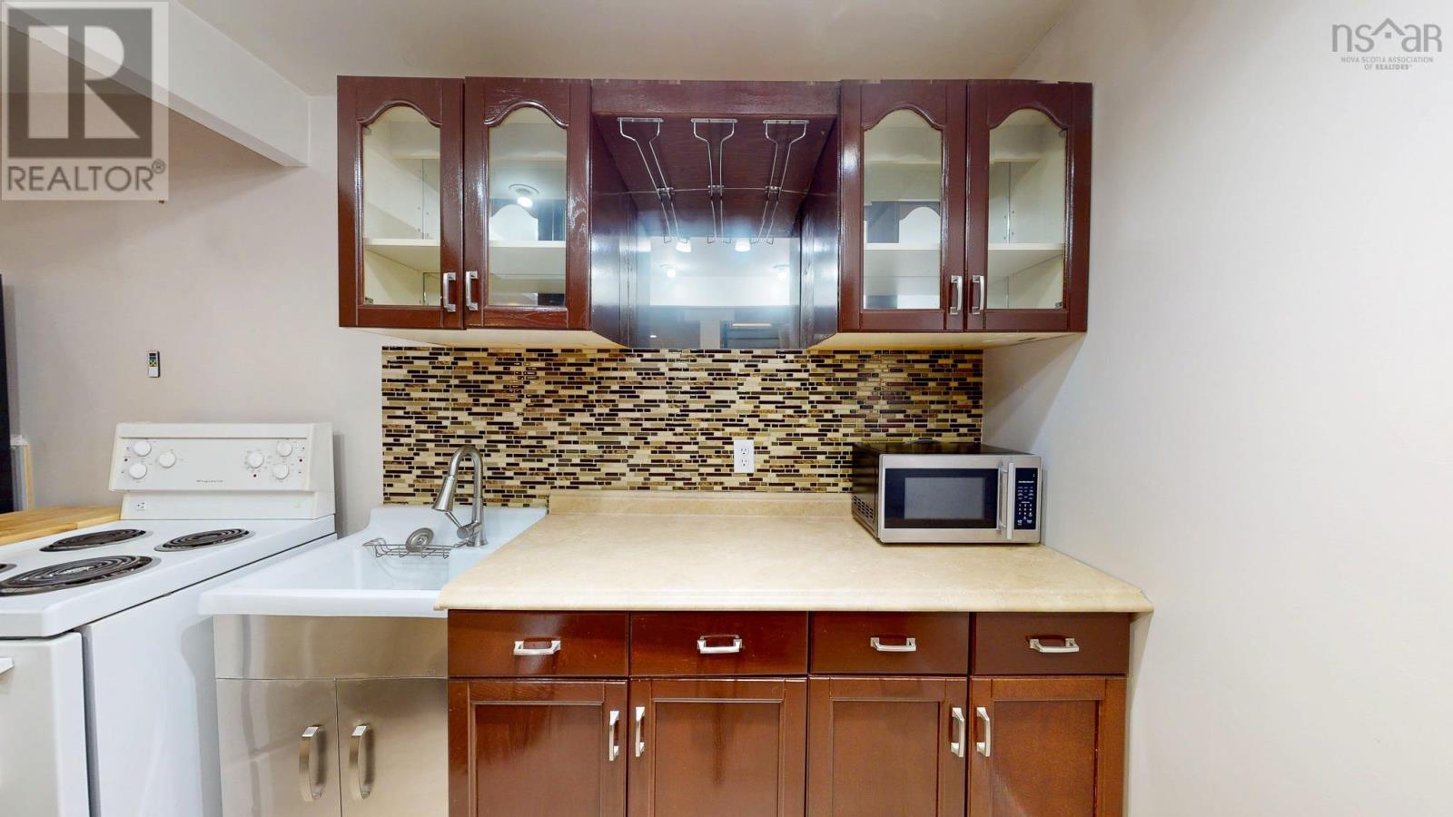 1045 Club Crescent - 36