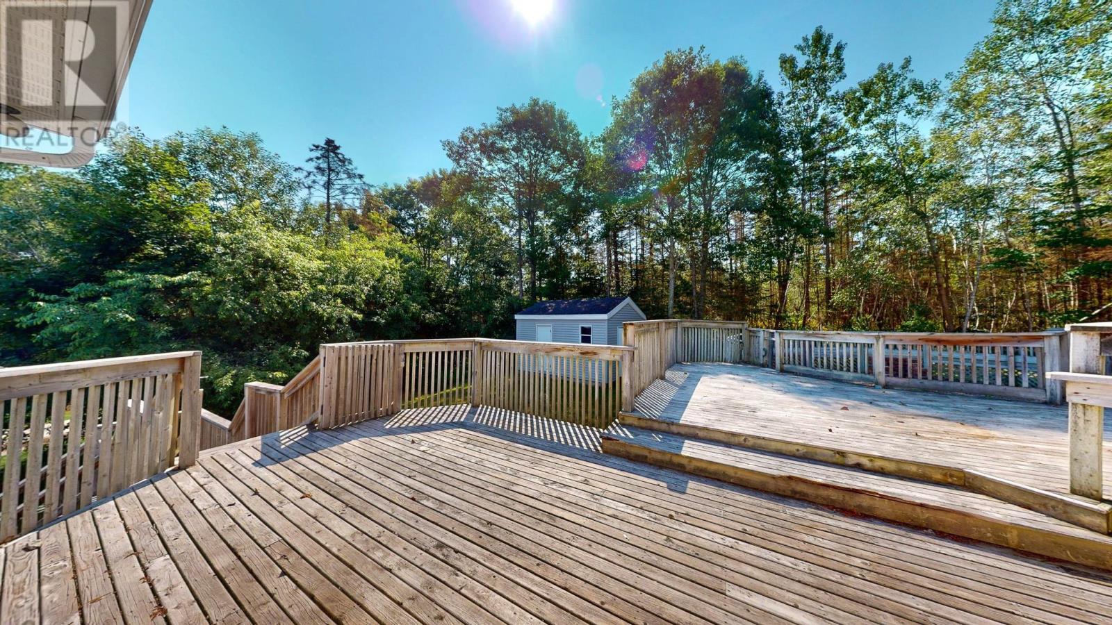1045 Club Crescent - 10