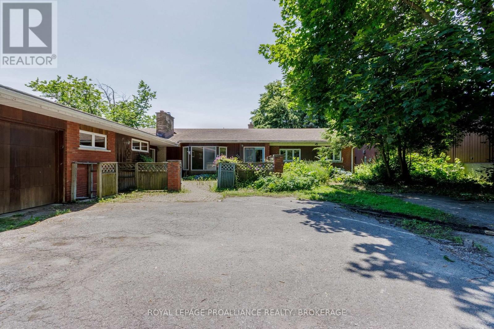 19 LAKELAND POINT DRIVE - 13