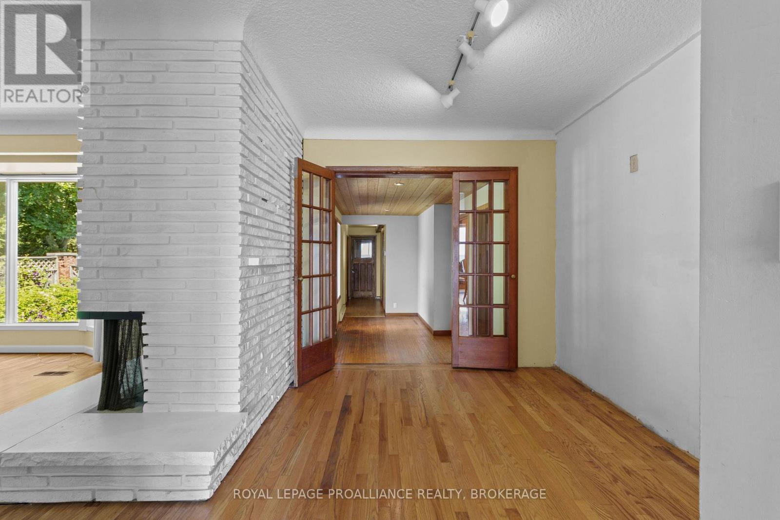 19 LAKELAND POINT DRIVE - 17