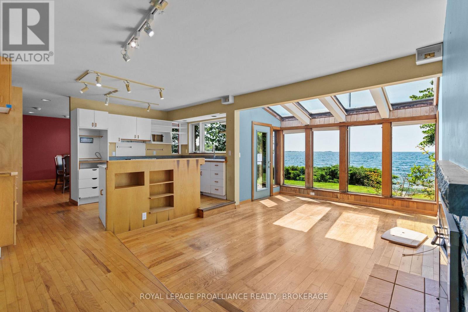 19 LAKELAND POINT DRIVE - 21