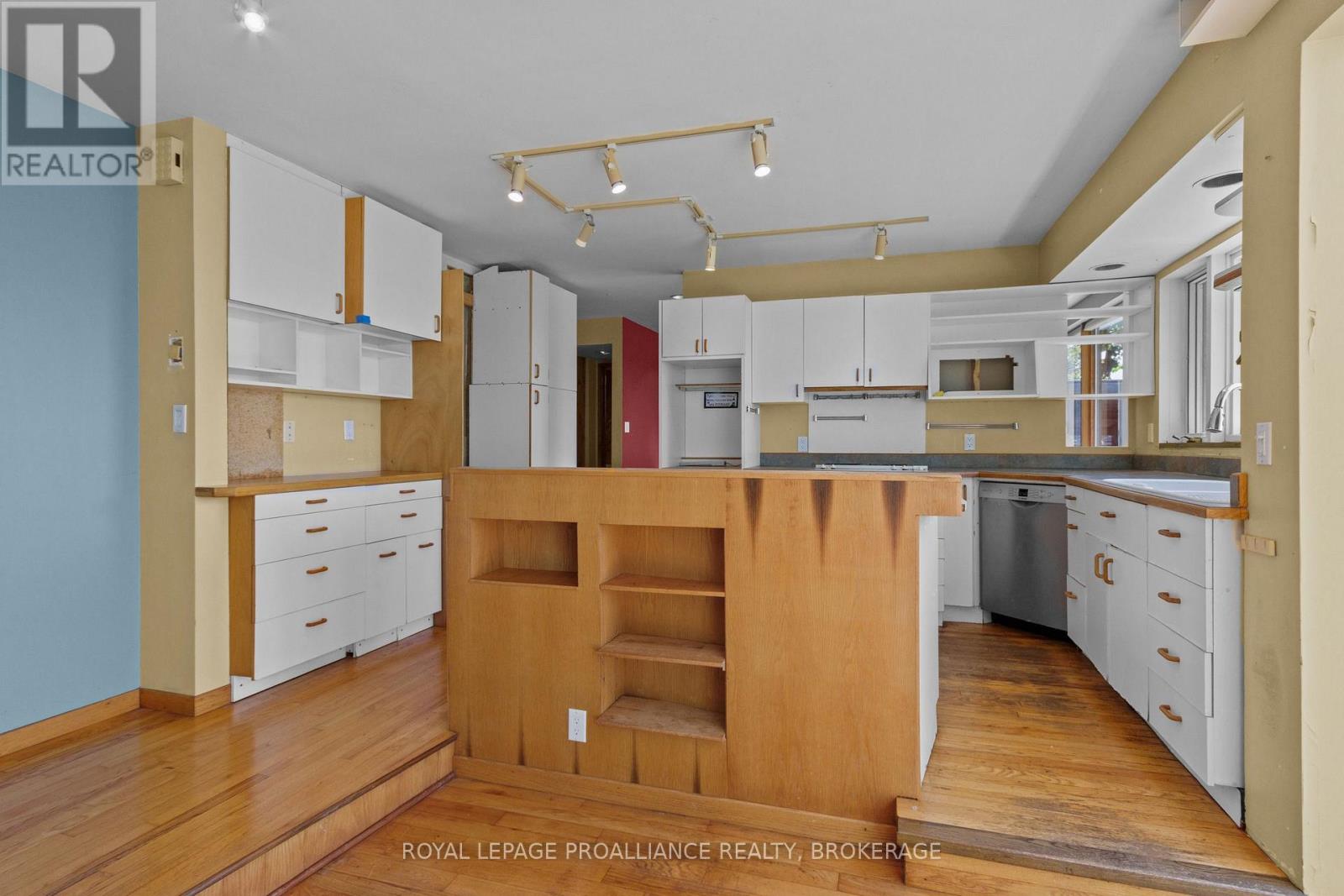 19 LAKELAND POINT DRIVE - 24