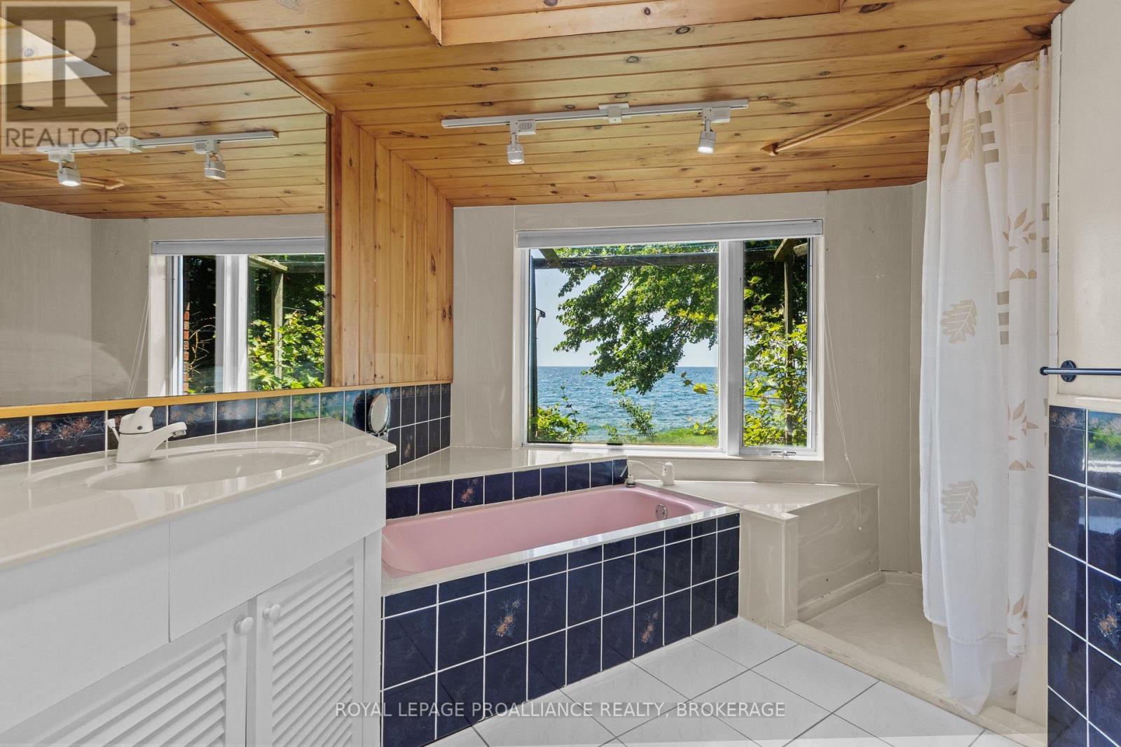 19 LAKELAND POINT DRIVE - 32