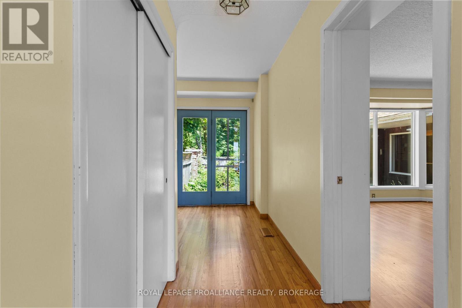 19 LAKELAND POINT DRIVE - 35