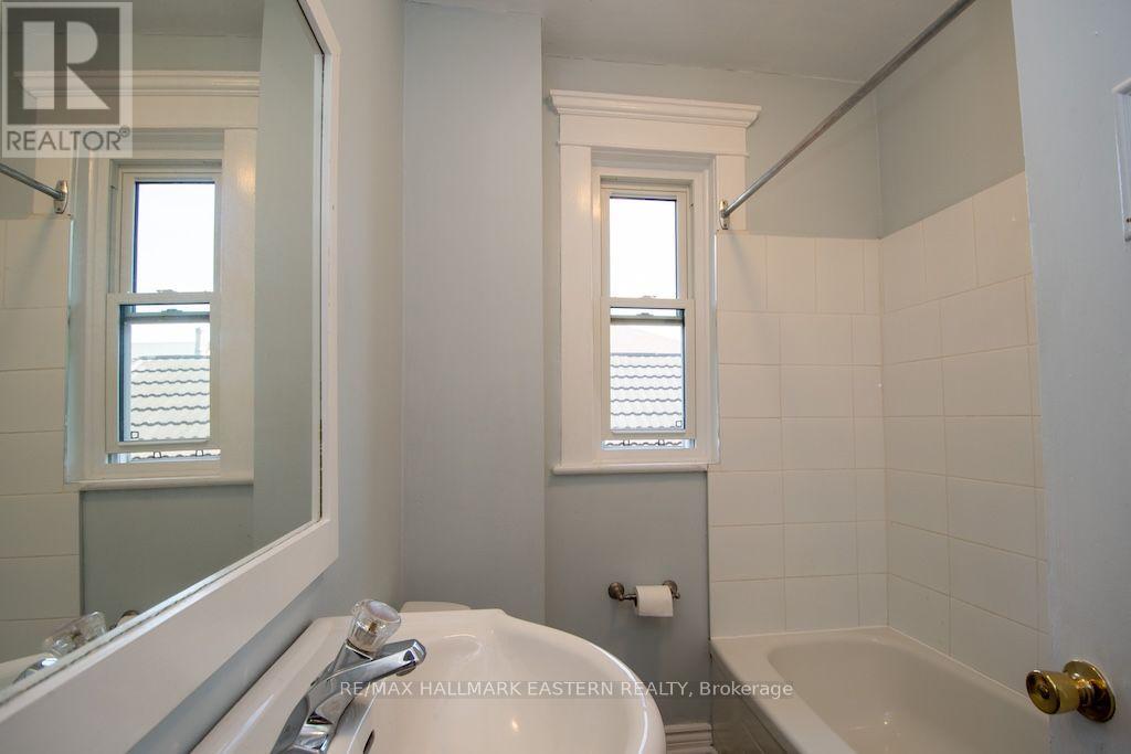 466 RUBIDGE STREET - 27