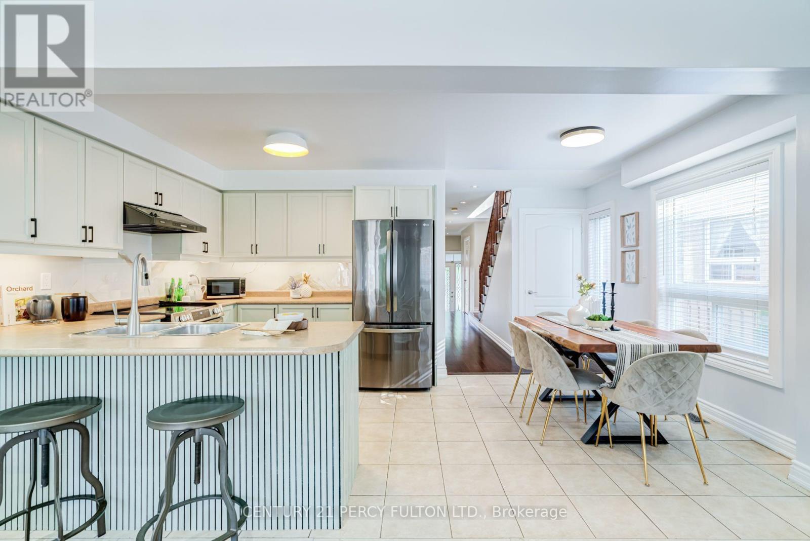 55 UNSWORTH CRESCENT - 12