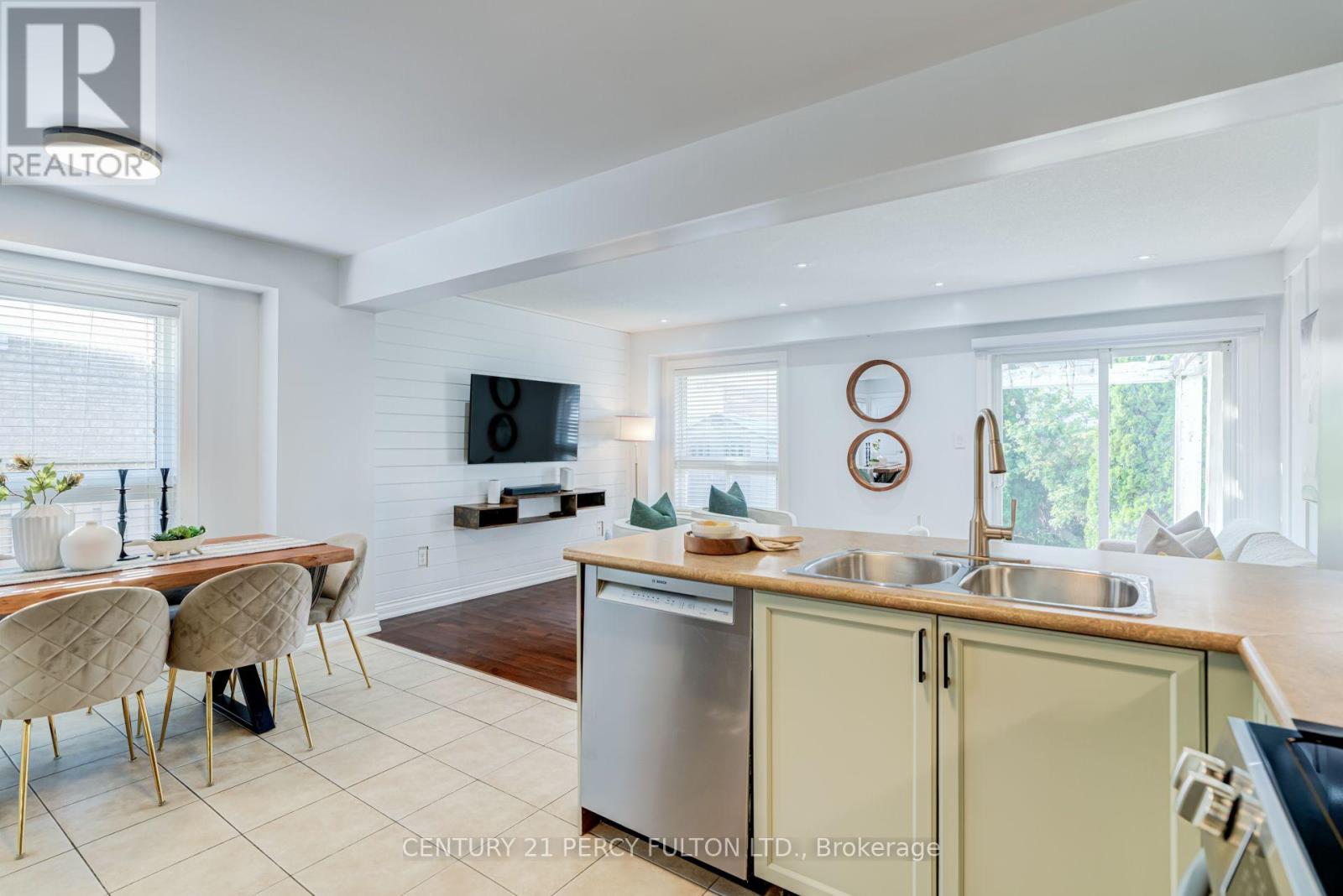 55 UNSWORTH CRESCENT - 15