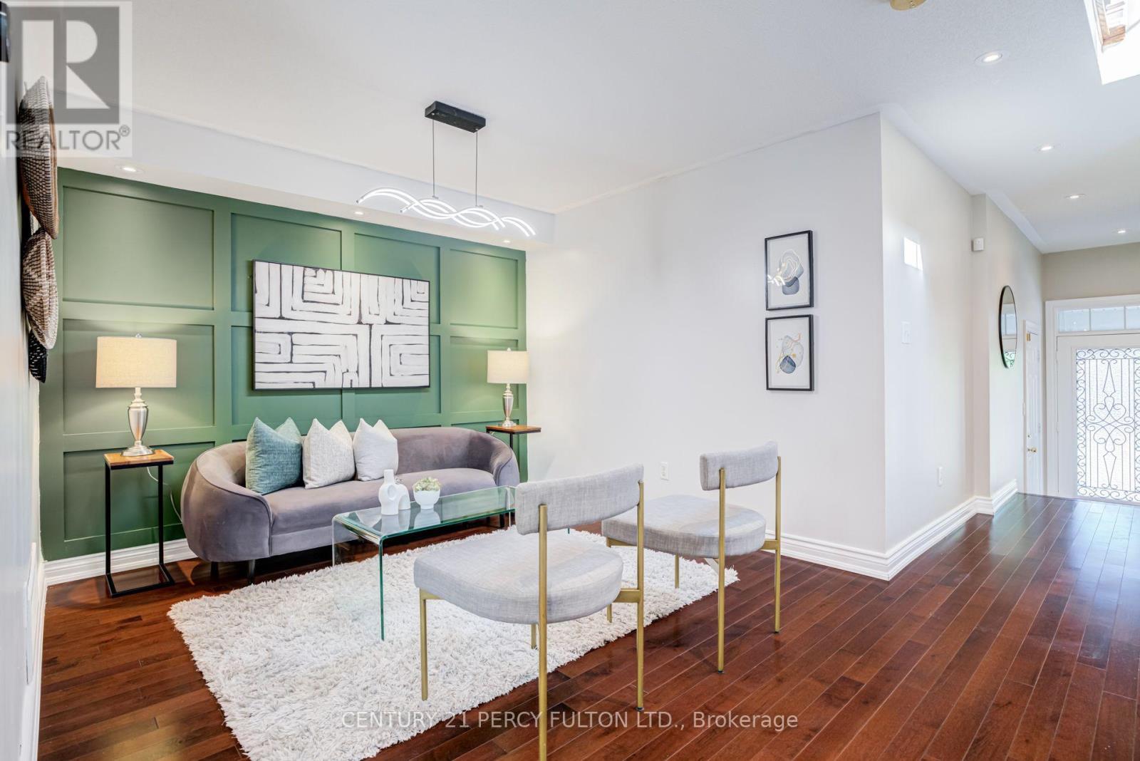 55 UNSWORTH CRESCENT - 2