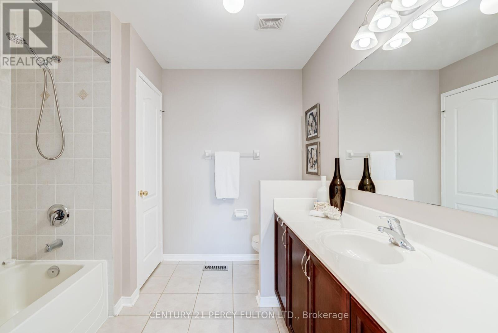 55 UNSWORTH CRESCENT - 24