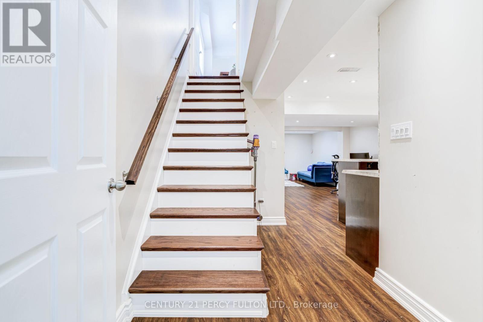 55 UNSWORTH CRESCENT - 32