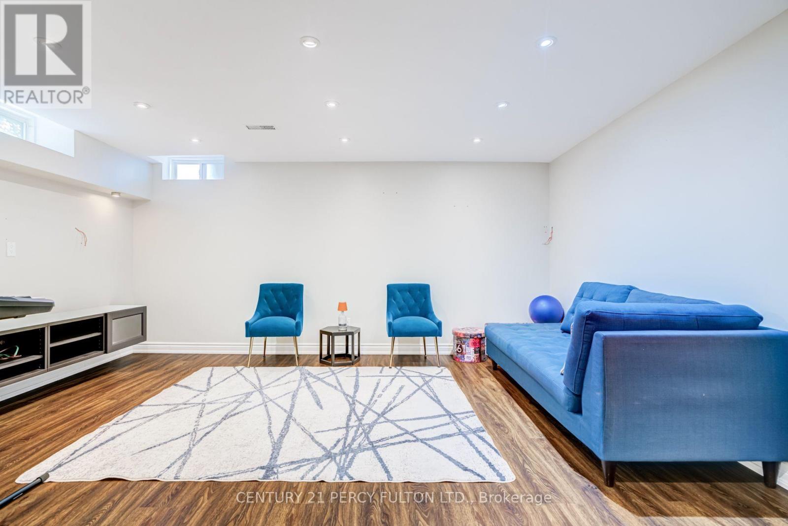 55 UNSWORTH CRESCENT - 33