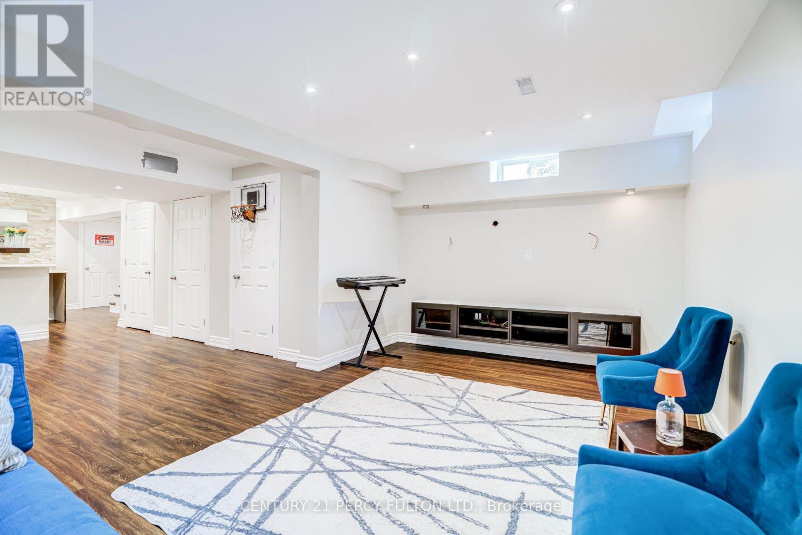 55 UNSWORTH CRESCENT - 35