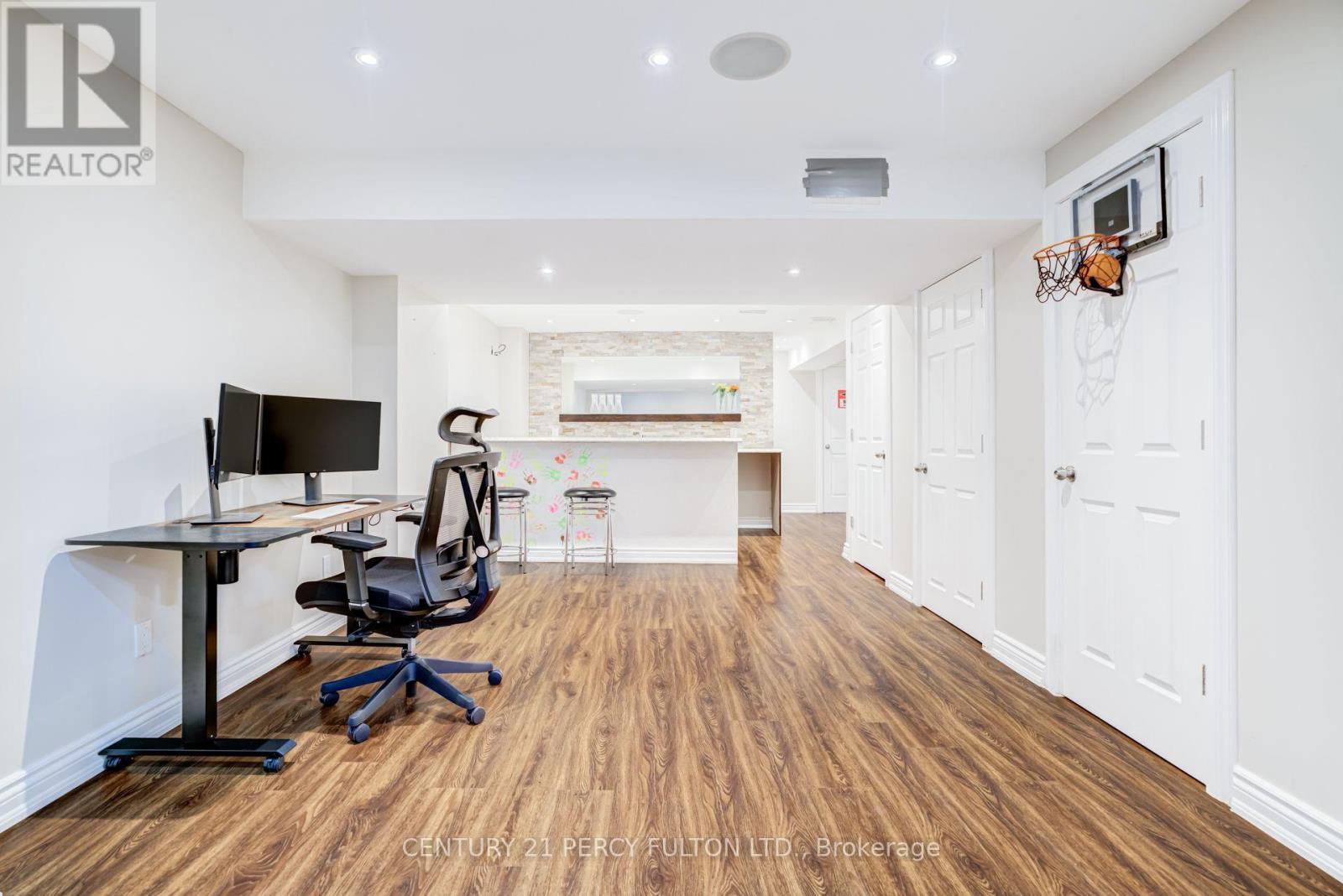 55 UNSWORTH CRESCENT - 36