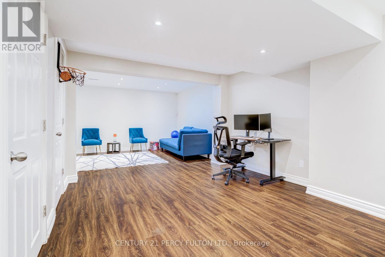 55 UNSWORTH CRESCENT - 37