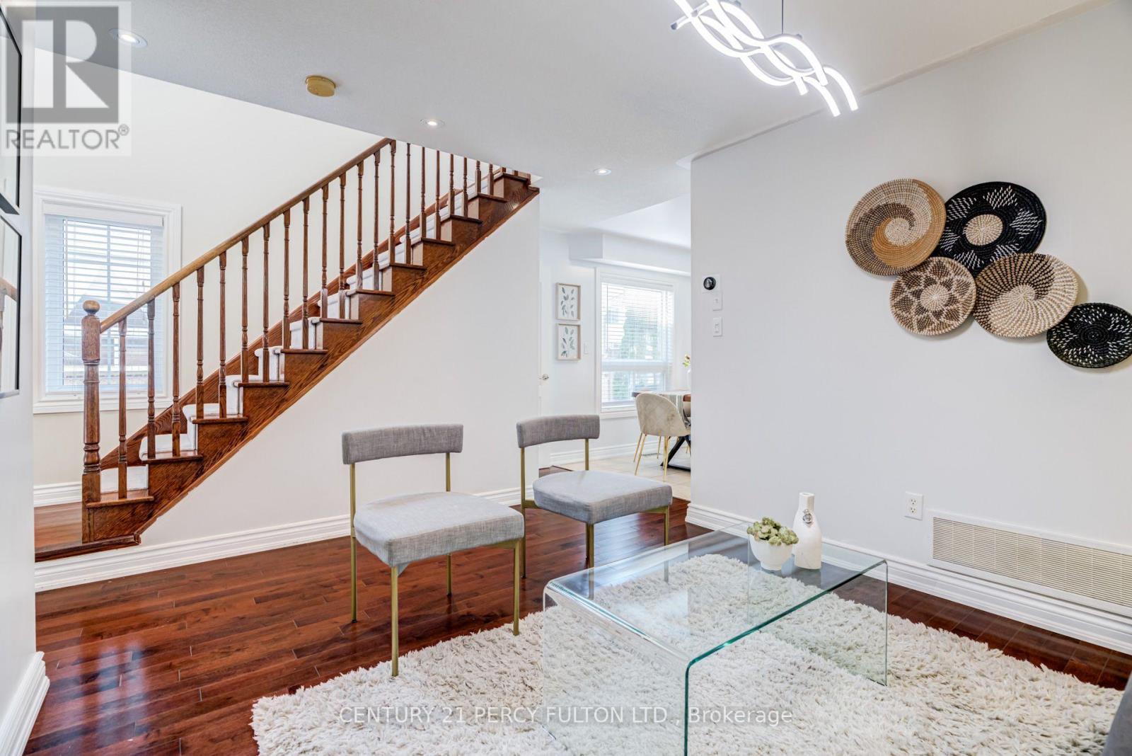 55 UNSWORTH CRESCENT - 4