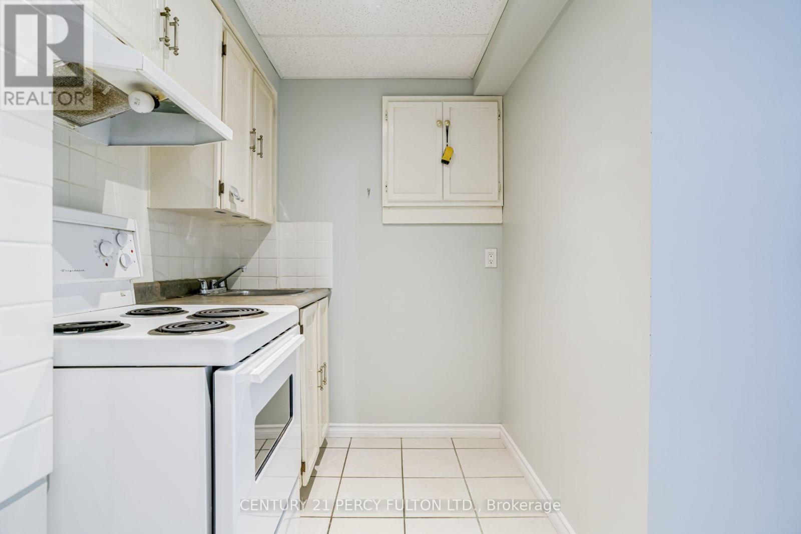 696 LAMOUR ROAD - 33