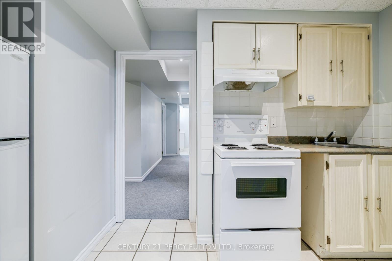 696 LAMOUR ROAD - 34