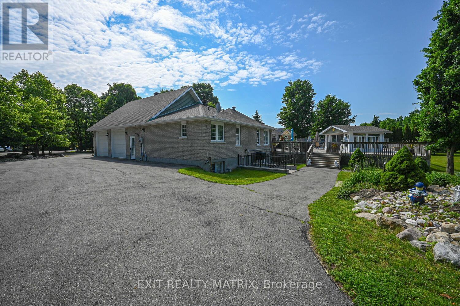 2573 MITCHELL STREET, Ottawa. Luxury613. By Peter Sagos - Image 28