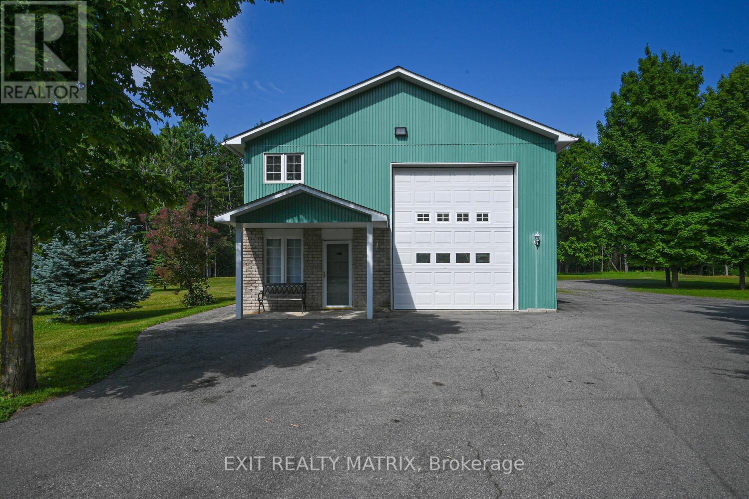 2573 MITCHELL STREET, Ottawa. Luxury613. By Peter Sagos - Image 36