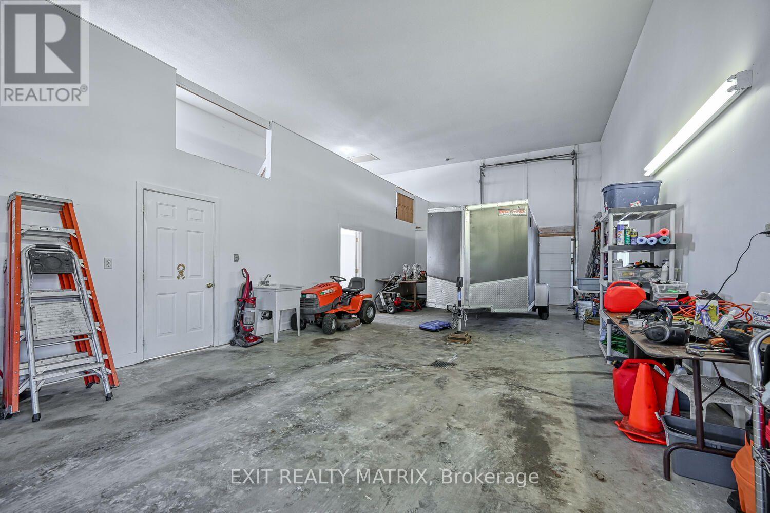 2573 MITCHELL STREET, Ottawa. Luxury613. By Peter Sagos - Image 43