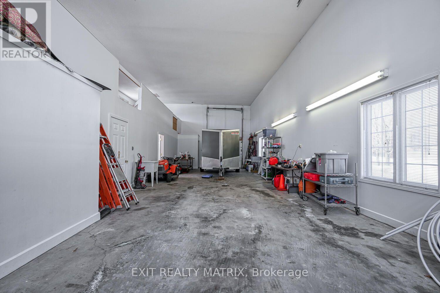 2573 MITCHELL STREET, Ottawa. Luxury613. By Peter Sagos - Image 44