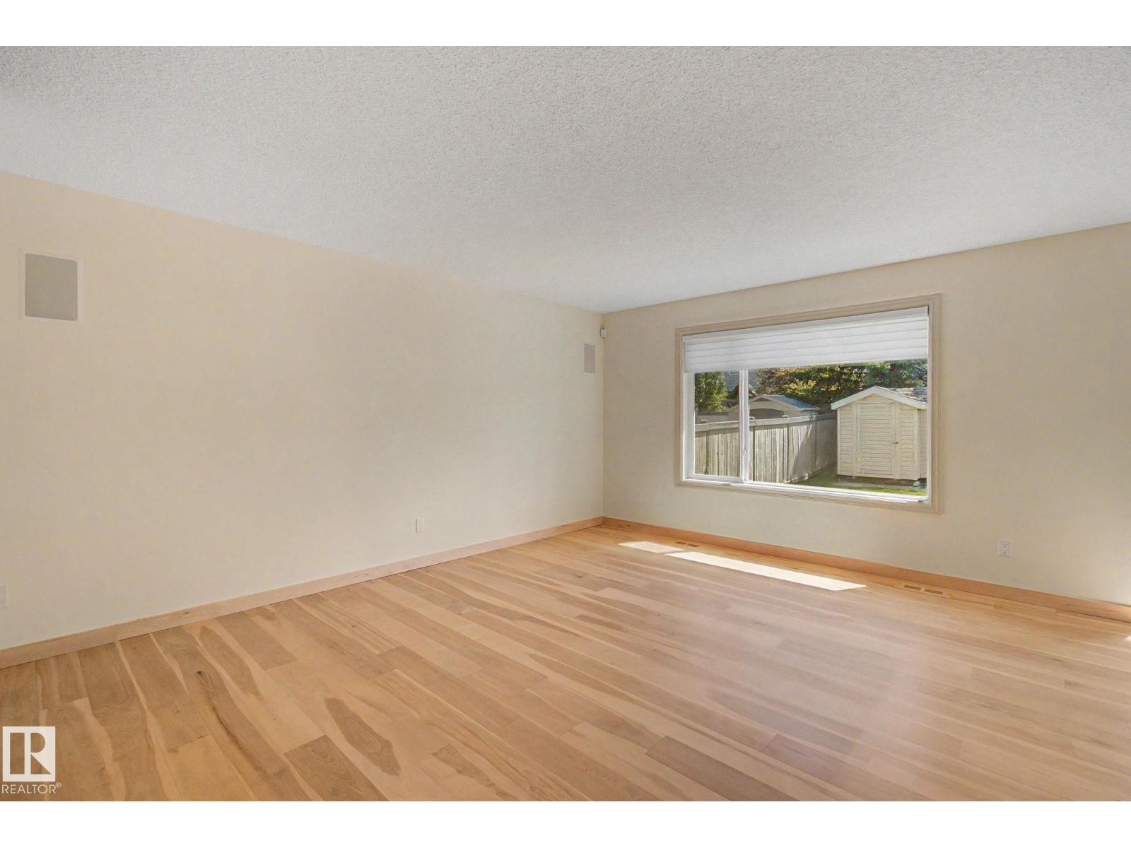 8311 11 AV SW - 11