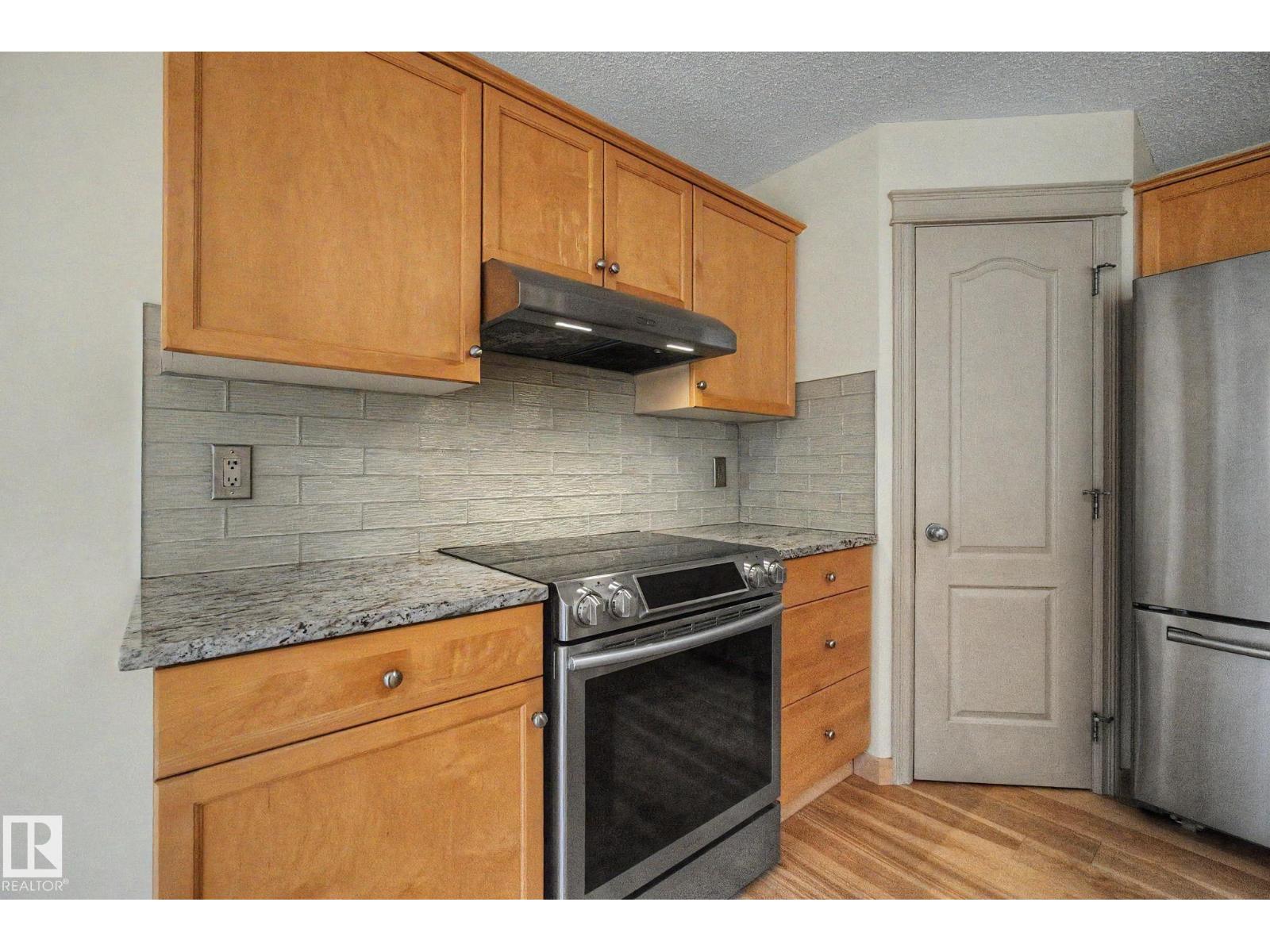 8311 11 AV SW - 19