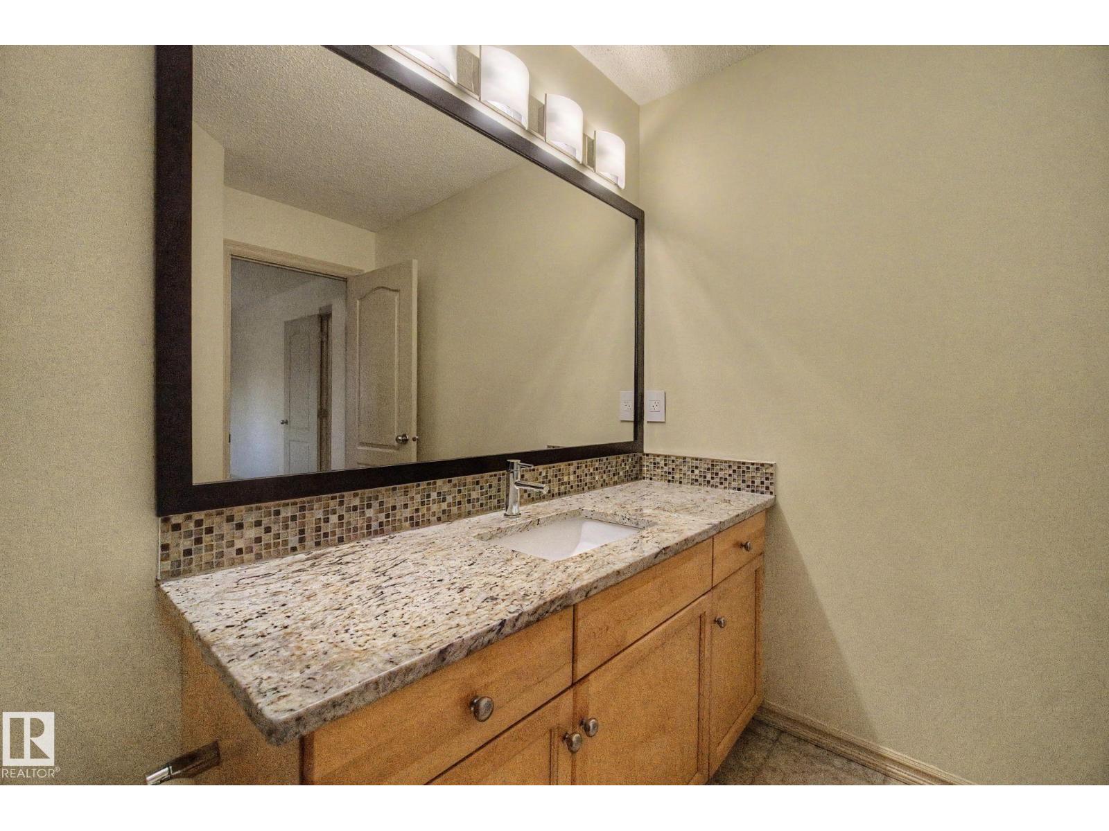 8311 11 AV SW - 34