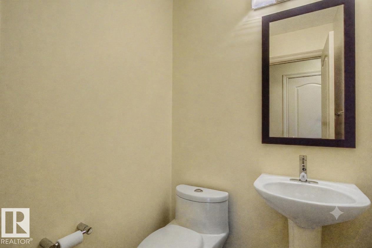 8311 11 AV SW - 22