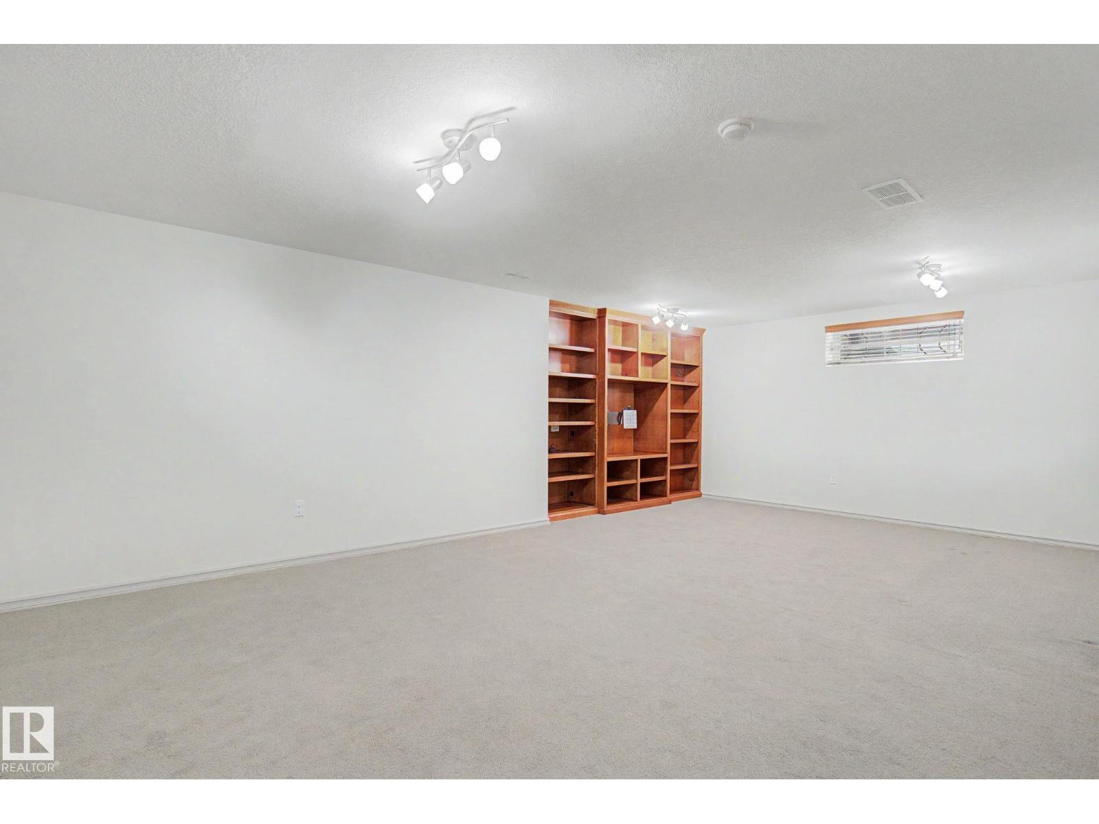 8311 11 AV SW - 36