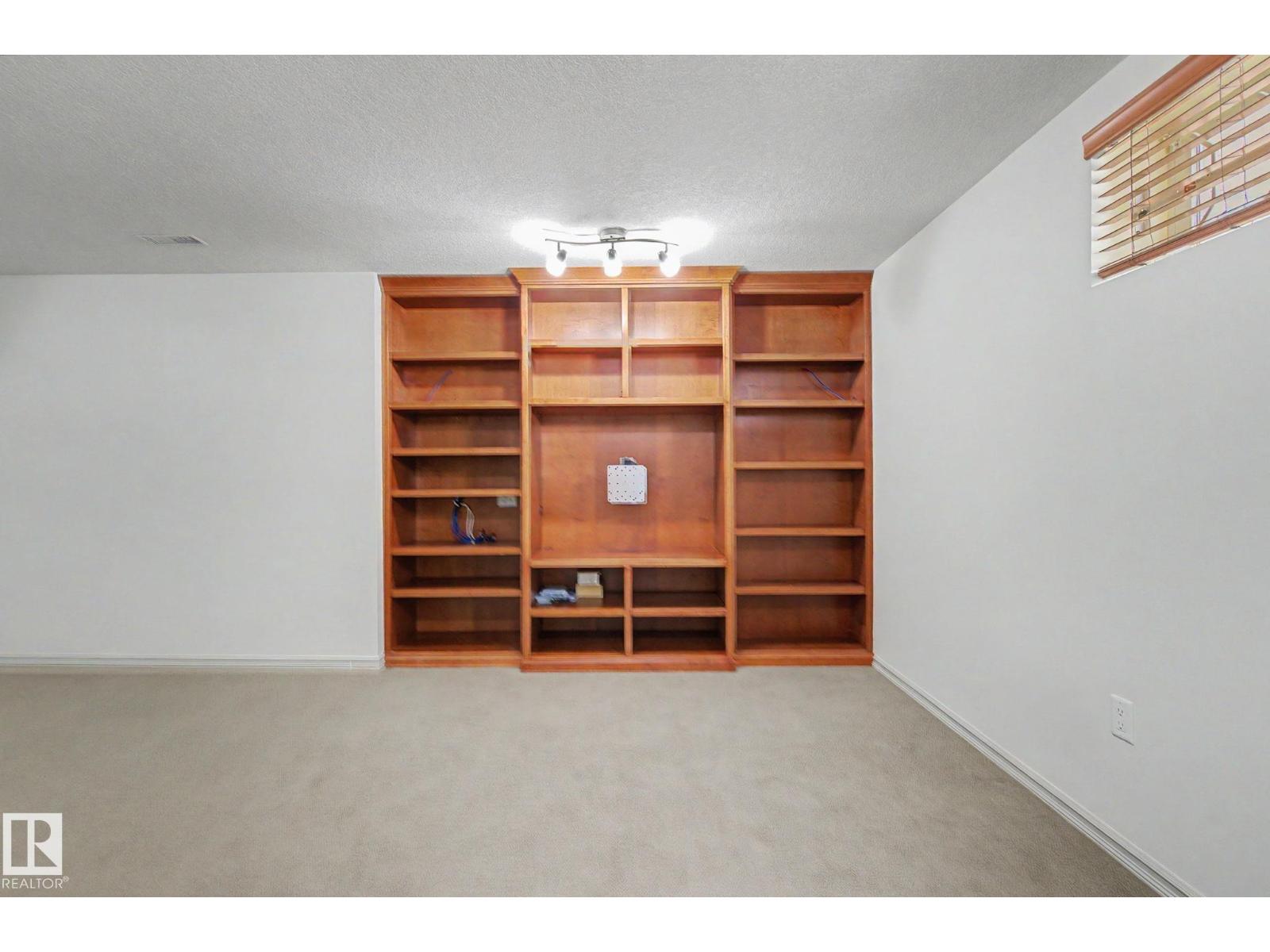 8311 11 AV SW - 40