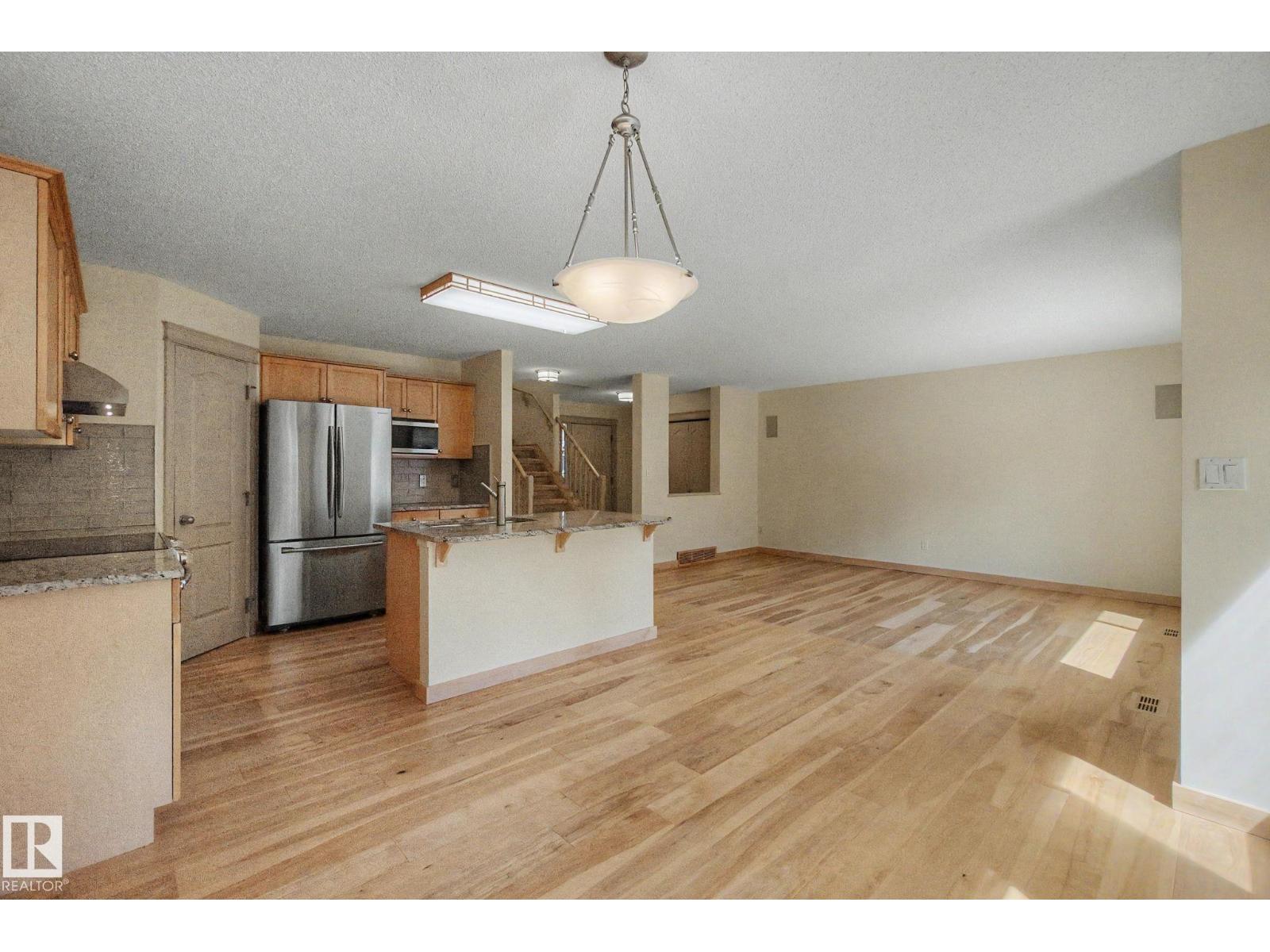 8311 11 AV SW - 16