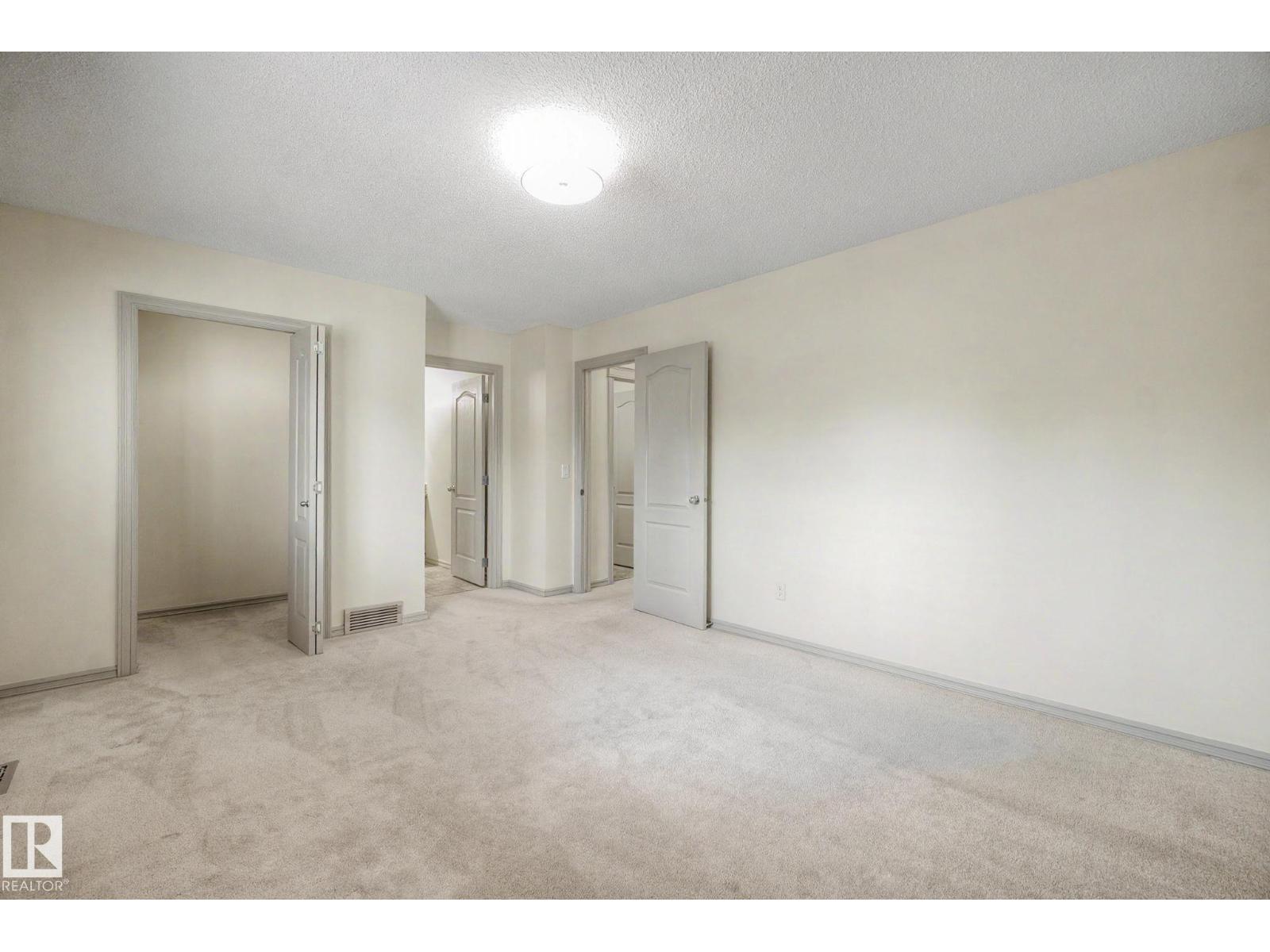 8311 11 AV SW - 32